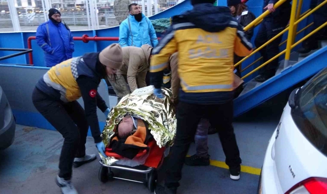 Çanakkale Boğazı'nda feribottan düşen bir kişiyi Gestaş personeli kurtardı