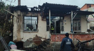 Çarşamba ilçesinde çıkan yangında bir ev kullanılamaz hale geldi