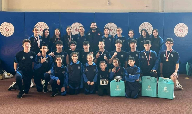 Çayırova Belediyesi'ne atletizmde 19 madalya