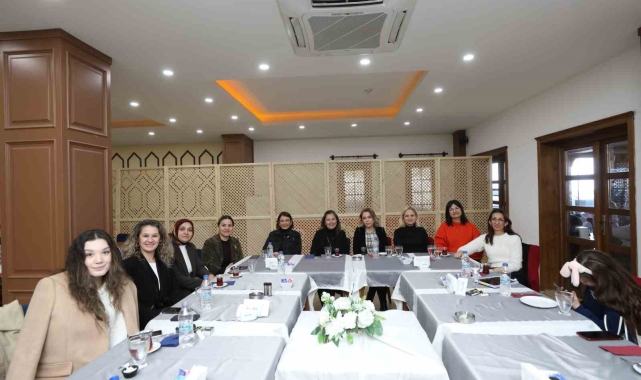 CHP&#039;li belediye başkanlarının eşleri &#039;Ortak akıl&#039; için buluştu