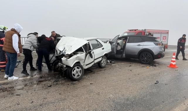 Cip ile çarpışan Fiat Tofaş kağıt gibi ezildi: 1 ölü, 2 yaralı