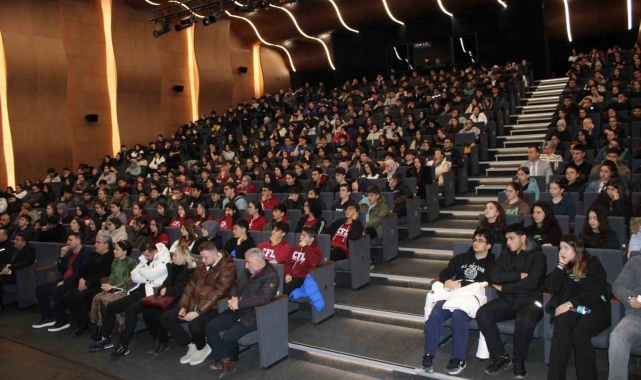 Çorlu'da öğrencilere Yapay Zeka ve İnsanlığın Geleceği anlatıldı