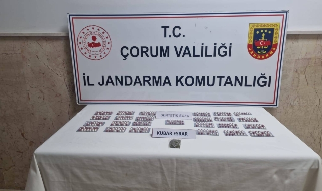 Çorum'da 342 sentetik ecza hapı ele geçirildi: 3 gözaltı