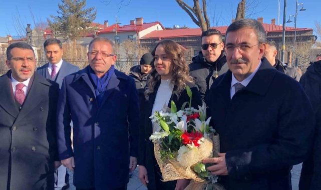 Cumhurbaşkanı Yardımcısı Yılmaz Kars'ta