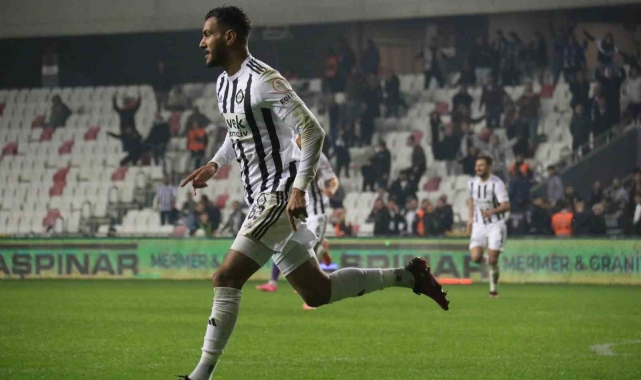 Deniz Kadah, gollerine devam ediyor