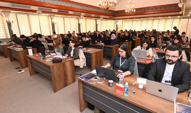 Denizli Ticaret Odası iş dünyasına e-ticareti öğretiyor