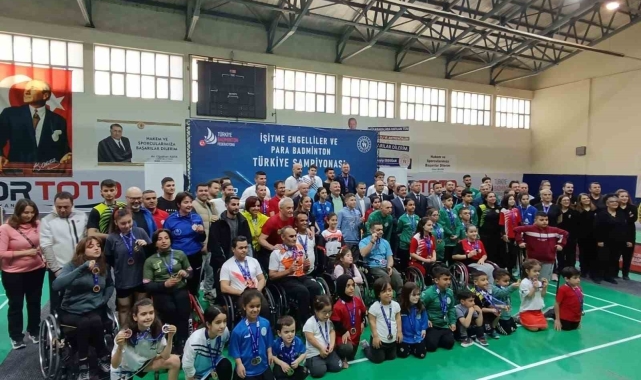 Denizlili para badmintoncular Türkiye şampiyonasına damga vurdu
