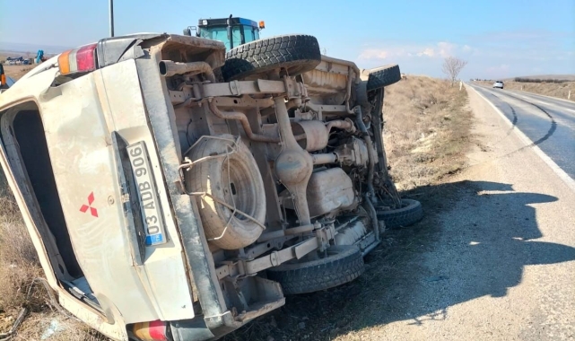 Devrilen minibüste 2 kişi yaralandı