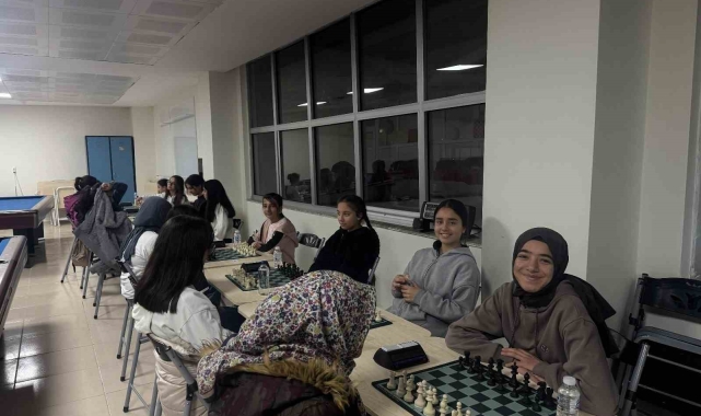 Dikilitaş Halil Ağar Ortaokulu satrançta il birincisi oldu