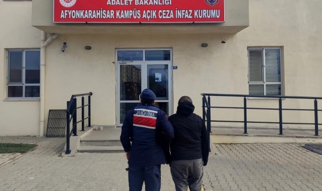 Dolandırıcılık ve hırsızlık suçundan aranan şahıs yakalandı