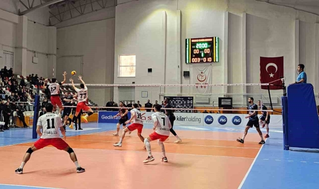 Efeler Ligi: TÜRŞAD: 1 - İstanbul Gençlik SK: 3