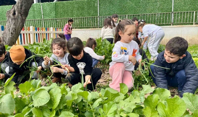 Efeler&#039;de toprağa minik eller değdi