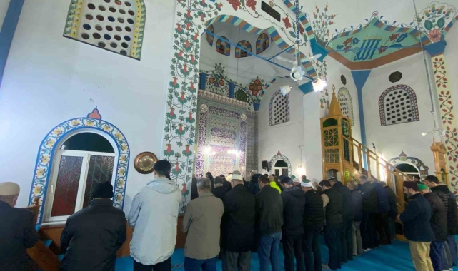 Efeler'de vatandaşlar sabah namazında buluştu