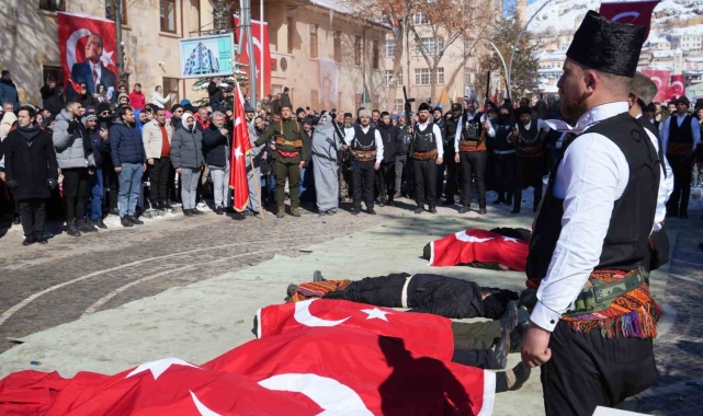 Eksi 15 derece havada yapılan kurtuluş gösterisi 107 yıl önce yaşananları gözler önüne serdi