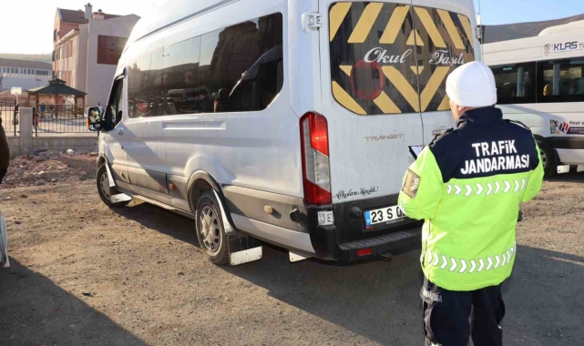 Elazığ'da jandarmadan okul önlerinde denetim