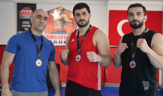 Elazığlı sporcular Türkiye MMA Şampiyonasında madalyaları topladı