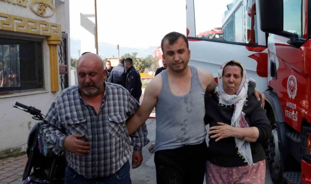 Elektrikli ısıtıcıdan çıkan yangında anne-babasını son anda dışarı çıkardı