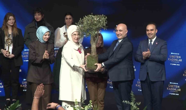 Emine Erdoğan: "2028 yılında kadın istihdam oranını yüzde 36,2'ye yükseltmeyi hedefliyoruz"