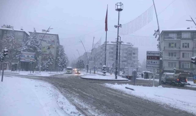 Ereğli'de kar yağışı etkili oluyor