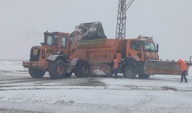 Erzurum'da 2409 rakımda karla mücadele