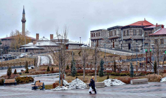 Erzurum'da bir yılda 4 bin 550 çift evlendi, 825 çift yollarını ayırdı