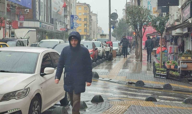 Esenler&#039;de kar yağışı etkili oldu