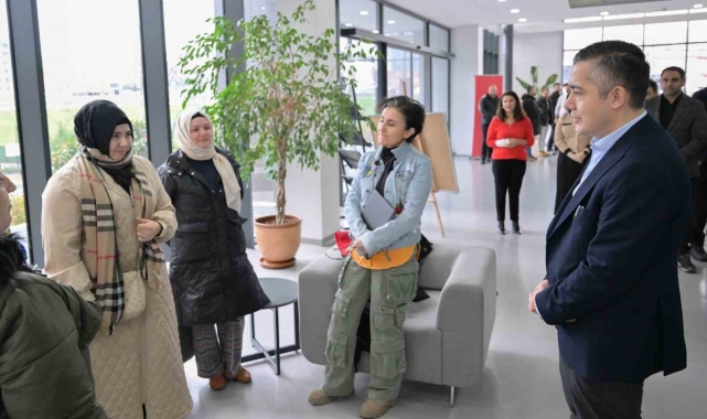 Esenyurt'ta başkanlık makamı artık öğrencilerin hizmetinde