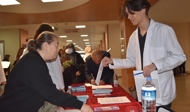ESOGÜ Hastanesi'nde kanser bilgilendirme standı açıldı