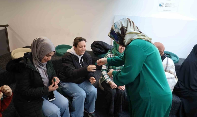 Ev hanımı ve çalışan annelere çocuk yetiştirmenin altın kuralları anlatıldı