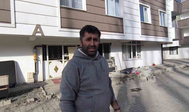 Fren yerine gaza basan sürücü evin yatak odasına girdi