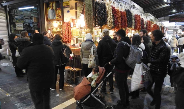 Gaziantep&#039;te Ramazan öncesi hafta sonu çarşı pazarda yoğunluk