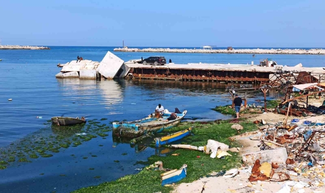 Gazze Limanı'ndaki balıkçı tekneleri İsrail'in saldırılarında kullanılamaz hale geldi