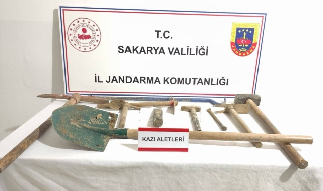 Geyve'de ormanlık alanda kaçak kazı yapan 6 kişi yakalandı