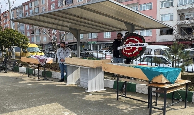 Giresun'da kamyon ile otomobilin çarpıştığı kazada ölen 4 kişinin cenazesi toprağa verildi