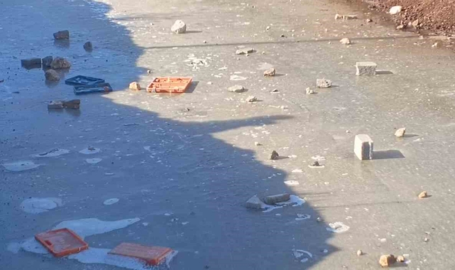 Gölbaşı'nda su kanalları dondu