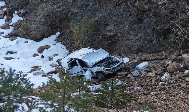 Gümüşhane'de dere yatağına devrilen otomobilin sürücüsü hayatını kaybetti