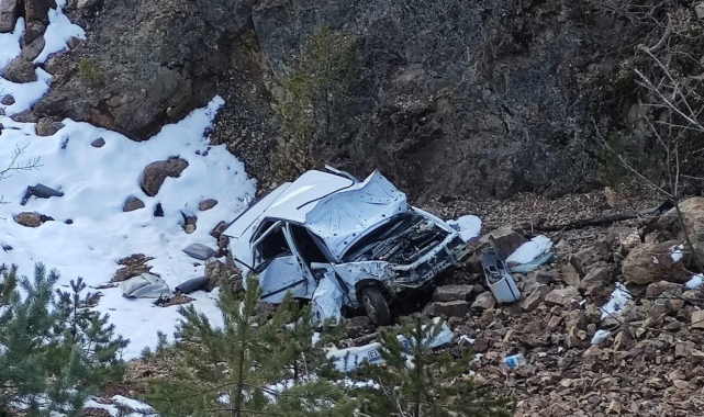 Gümüşhane'de otomobil 80 metrelik uçuruma yuvarlandı: 1 ölü