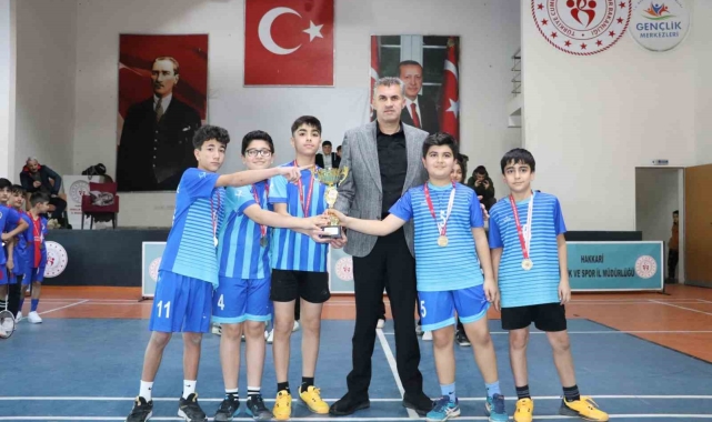 Hakkari'de badminton müsabakaları yapıldı
