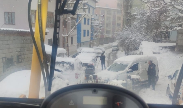 Hakkari'de karla mücadele çalışması devam ediyor
