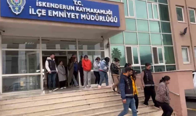 Hatay'da masaj ve SPA salonlarına operasyon: Kaçak çalışan 20 yabancı uyruklu kadın tespit edildi