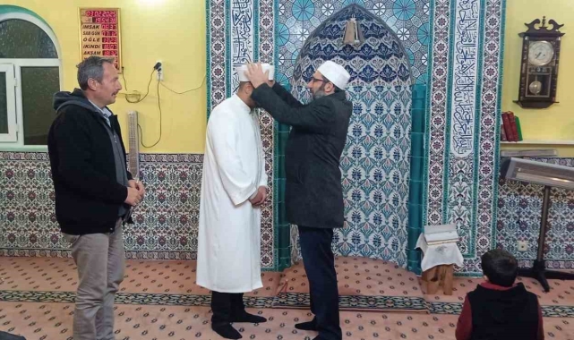 Hisarcık'a yeni atanan 2 din görevlisine cübbe ve fes giydirildi