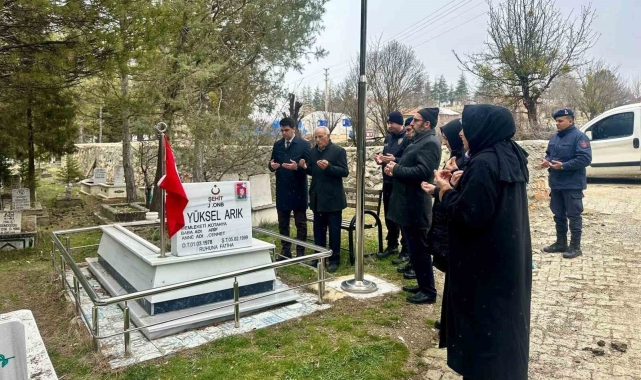 Hisarcık'ta şehit asker Arık, mezarı başında anıldı