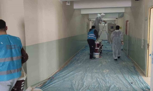 Hükümlülerin yaptıkları bakım onarım çalışmalarıyla 35 sınıf 10 koridor yenilendi