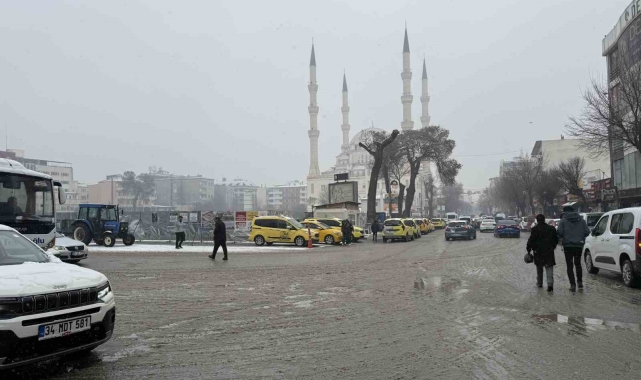 Iğdır'a beklenen kar yağışı başladı