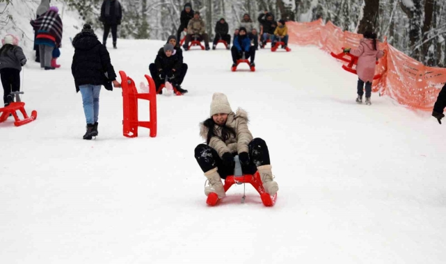 İğne atsan yere düşmez: 7'den 70'e herkes oradaydı