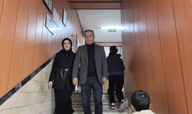 İlkokul öğretmeni ile aynı okulda mesai arkadaşı oldu