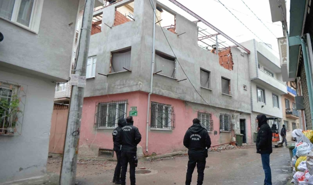 İnşaat aşamasındaki kaçak katlar yıkıldı