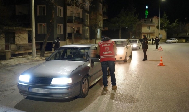Isparta'da trafik ve narkoalan uygulamasıda 16 sürücüye ceza kesildi