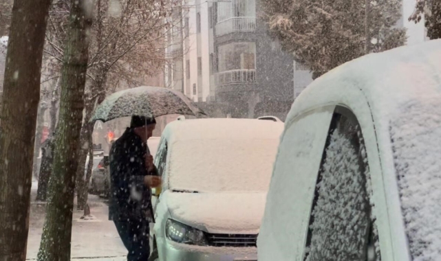 Isparta'da yoğun kar yağışı başladı, kartpostallık manzaralar ortaya çıktı