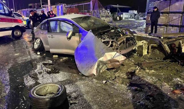 İstanbul'da feci kaza, otomobil sürücüsü hayatını yitirdi